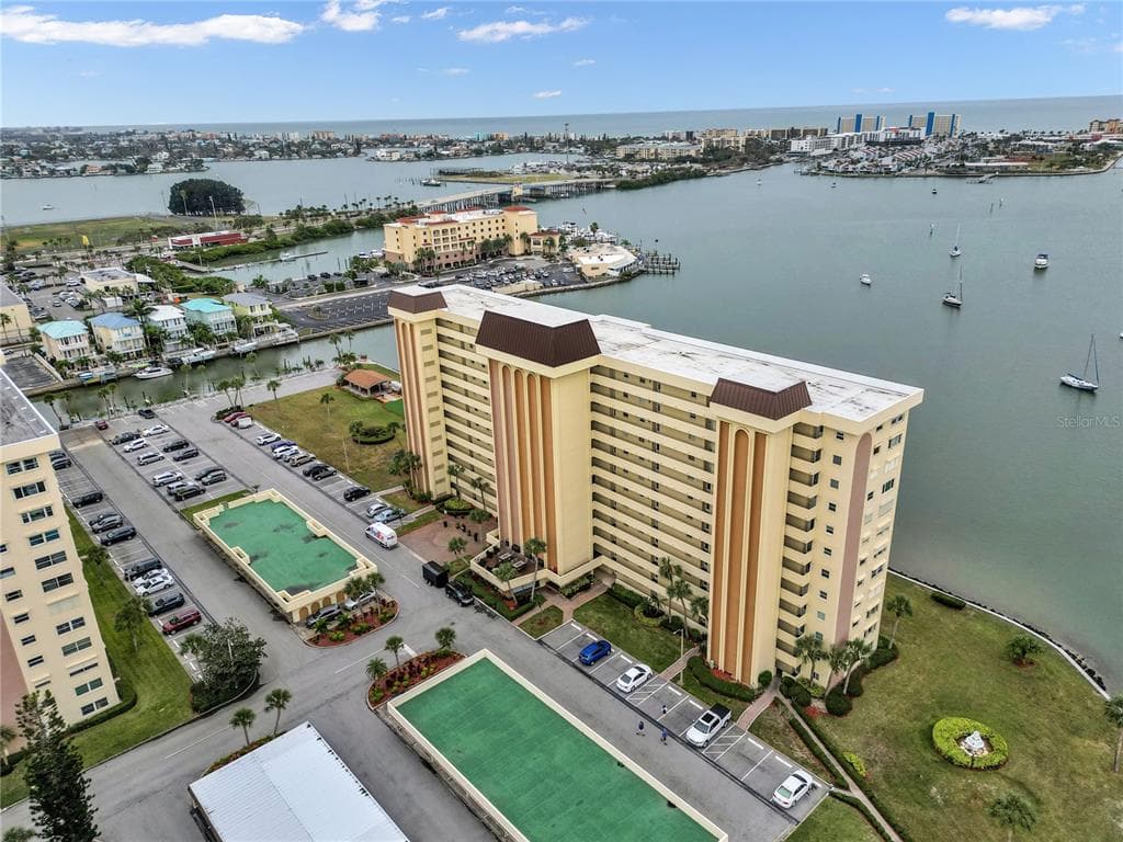 4525 COVE CIRCLE UNIT 1206 ST PETERSBURG, FL 33708