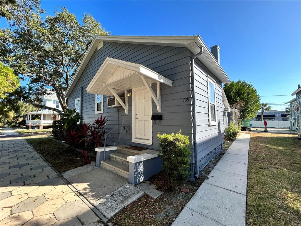 739 DARTMOOR STREET N ST PETERSBURG, FL 33701