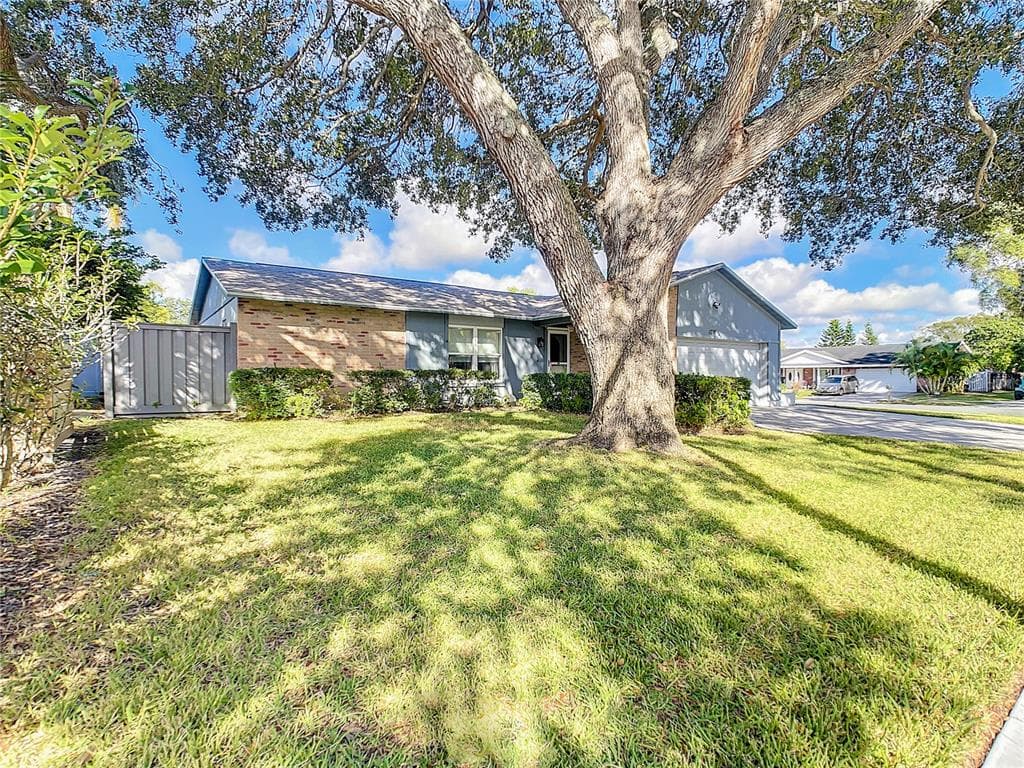 1796 RANCHWOOD DRIVE S