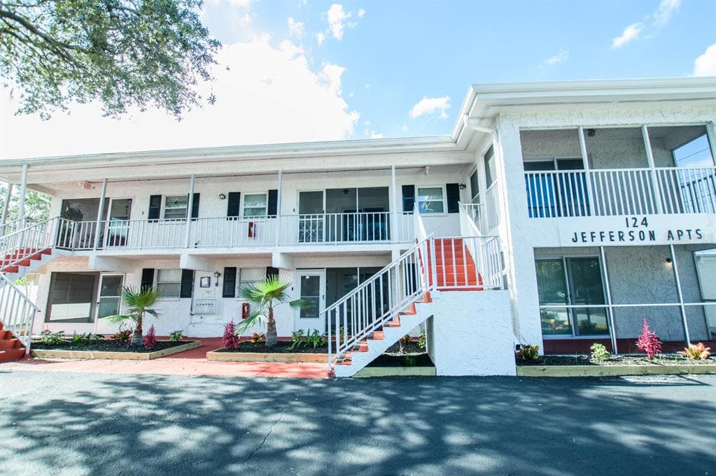 124 N JEFFERSON AVENUE UNIT 3 CLEARWATER, FL 33755