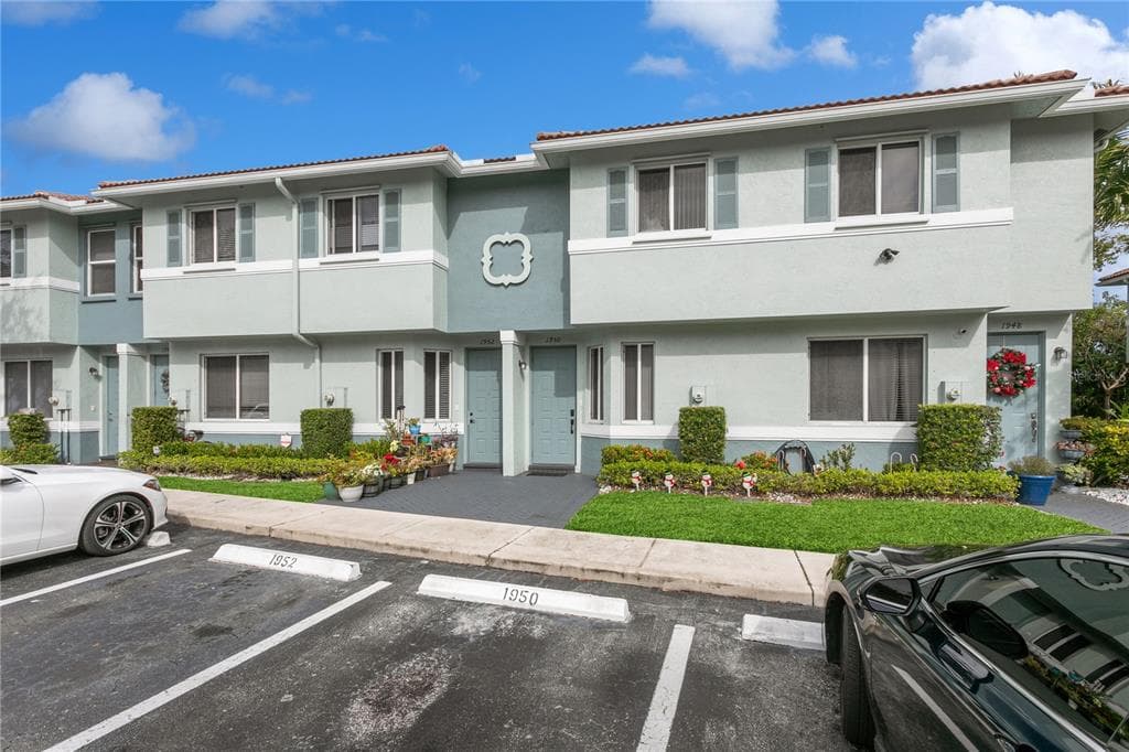1950 ALAMANDA WAY RIVIERA BEACH, FL 33404