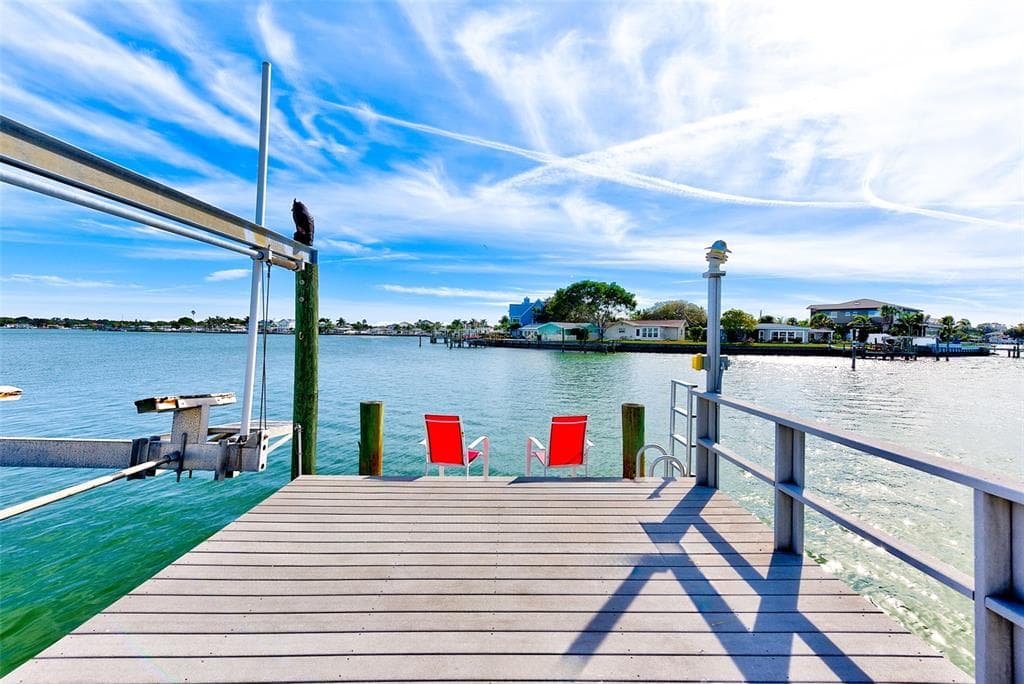 425 HARBOR DRIVE S INDIAN ROCKS BEACH, FL 33785