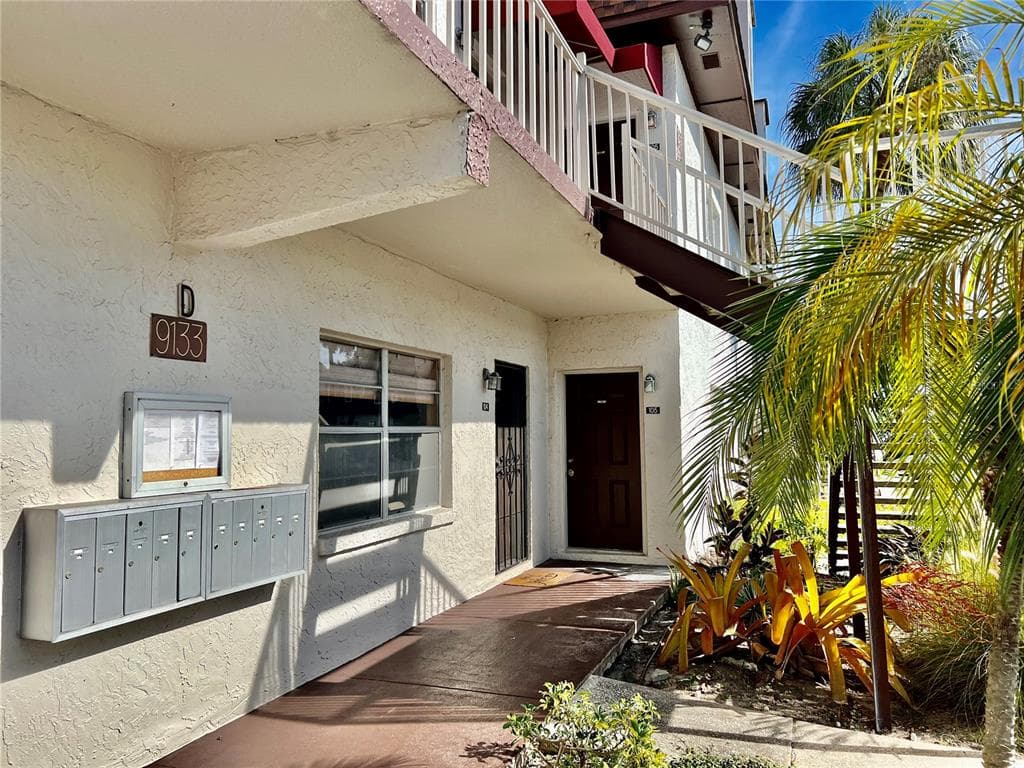 9133 TUDOR DRIVE UNIT #D105 TAMPA, FL 33615