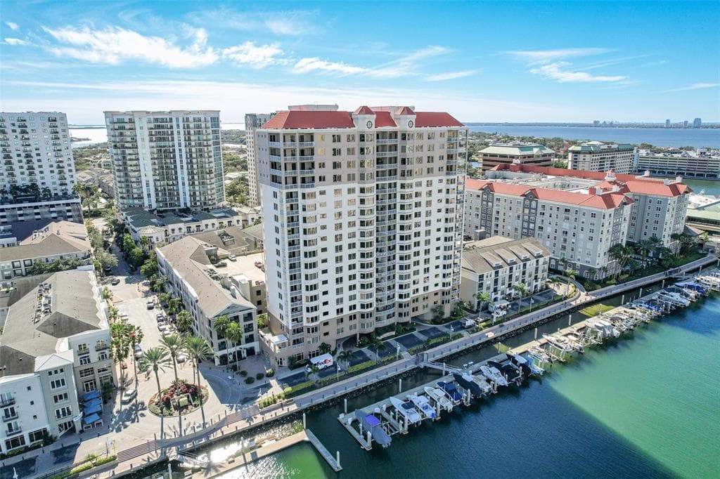 371 CHANNELSIDE WALK WAY UNIT 304 TAMPA, FL 33602