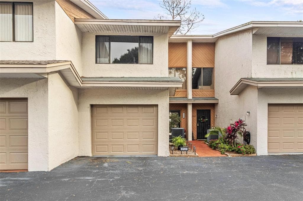 2122 TARPON LANDINGS DRIVE TARPON SPRINGS, FL 34688