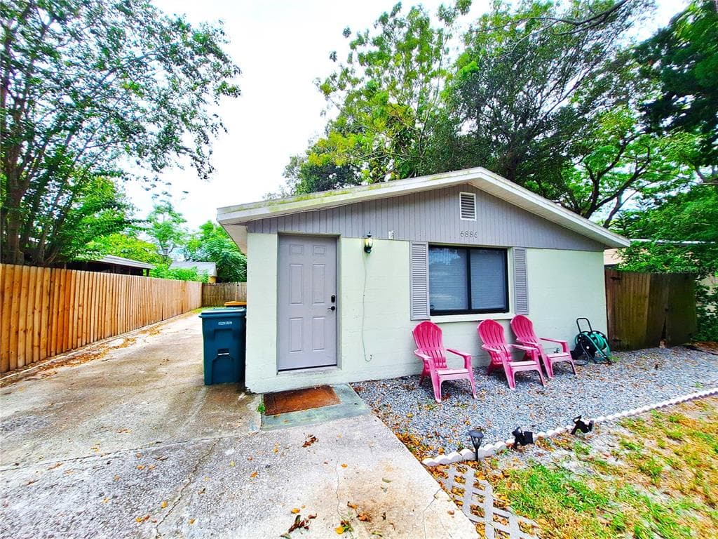 6886 49TH AVENUE N UNIT A ST PETERSBURG, FL 33709