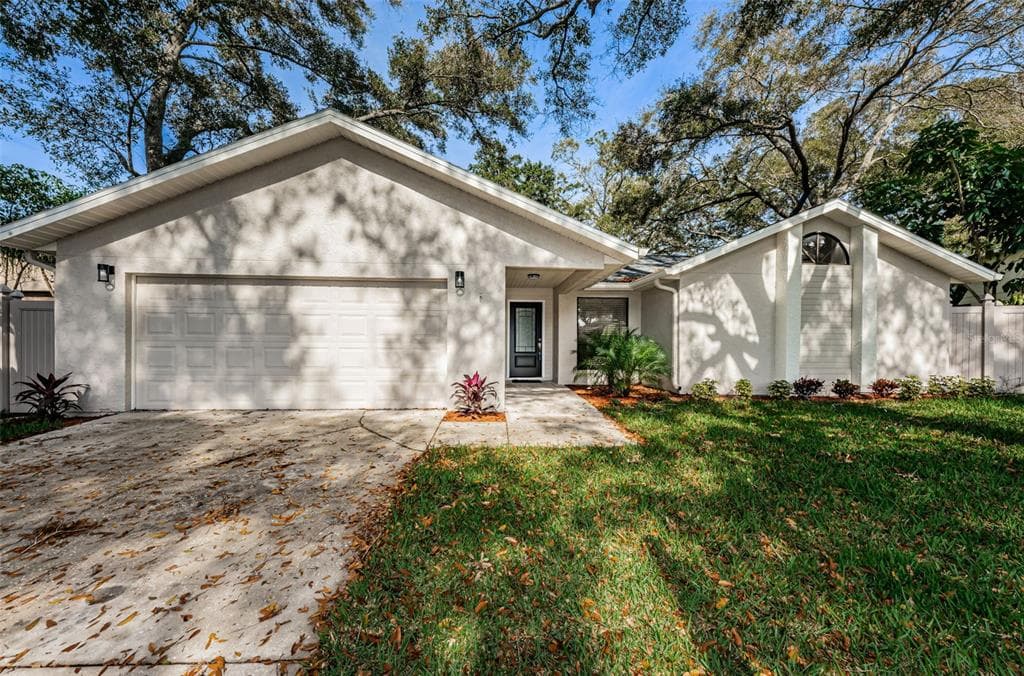 2504 GULFBREEZE CIRCLE PALM HARBOR, FL 34683
