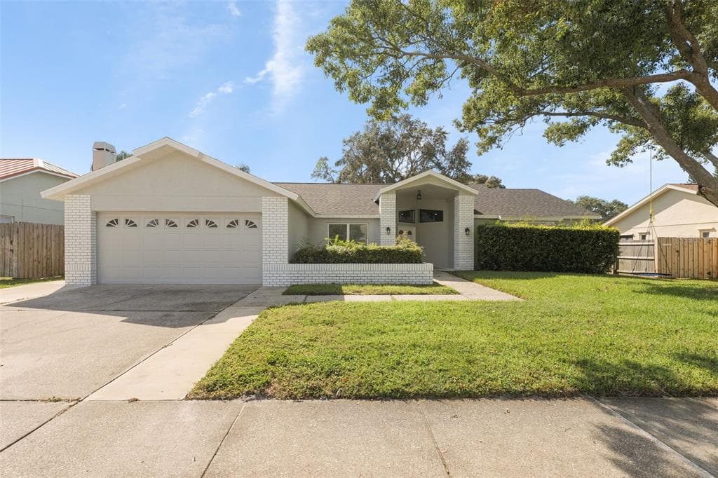 2071 GLENBROOK DRIVE