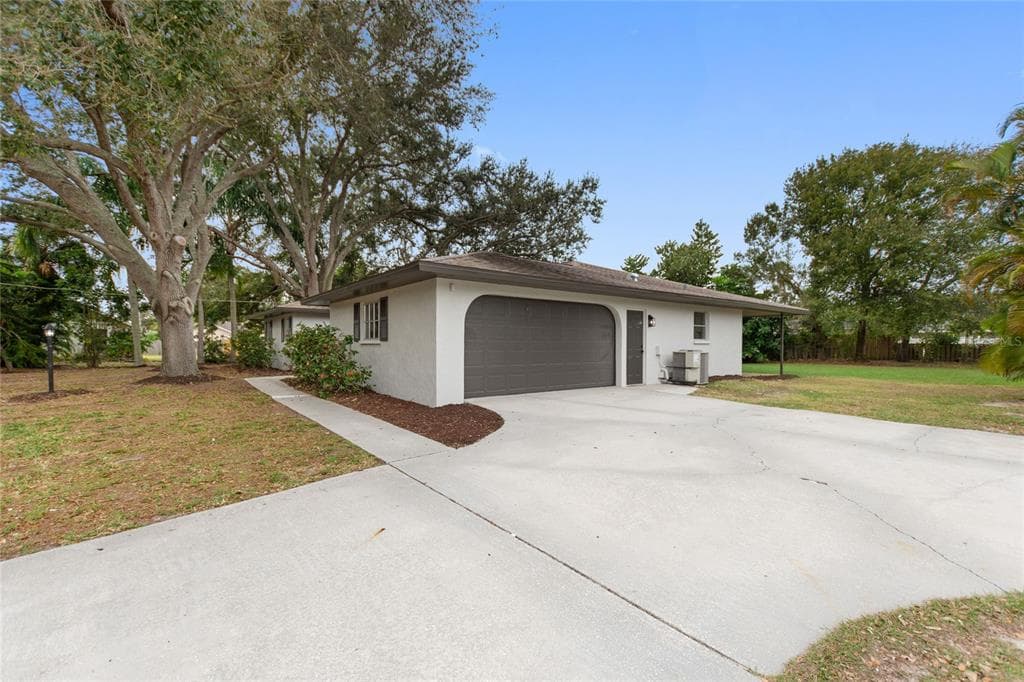 7708 HERMITAGE CIRCLE