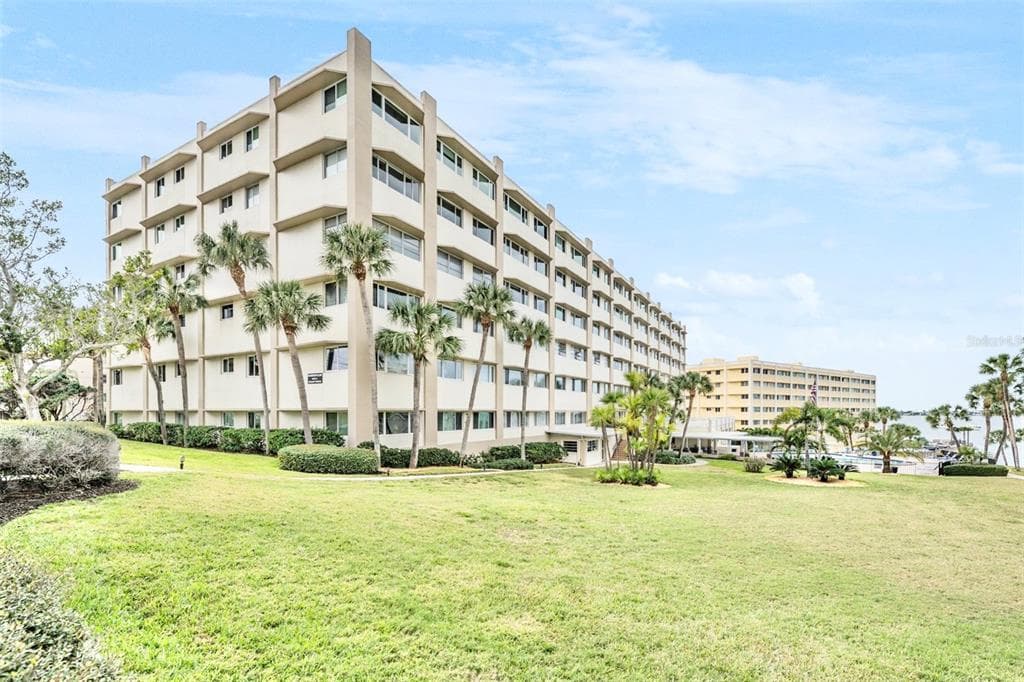 100 BLUFF VIEW DRIVE UNIT 103A