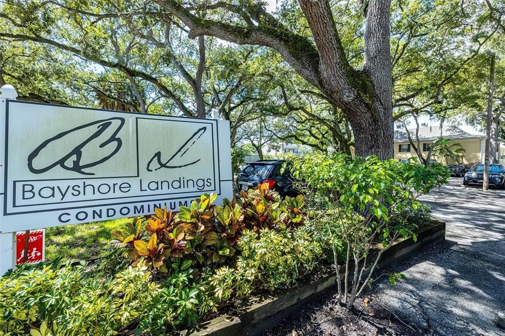 5221 BAYSHORE BOULEVARD UNIT 18 TAMPA, FL 33611