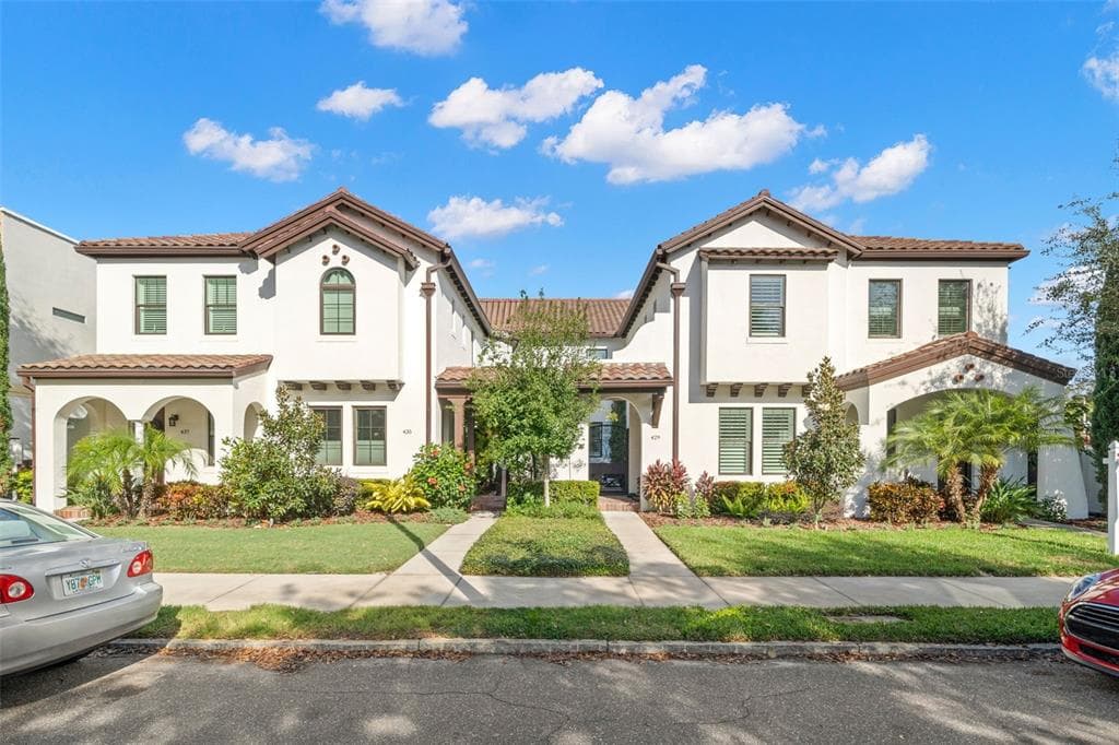 425 13TH AVENUE N ST PETERSBURG, FL 33701