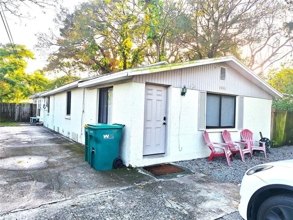 6886 49TH AVENUE N UNIT B ST PETERSBURG, FL 33709