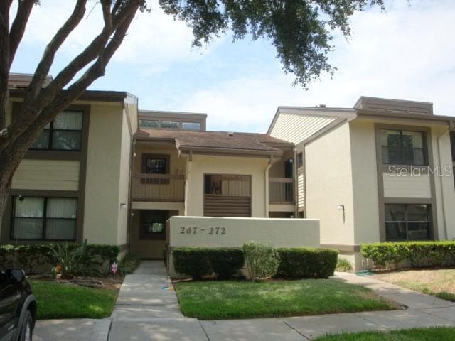 272 WOODLAKE WYNDE UNIT 60 OLDSMAR, FL 34677