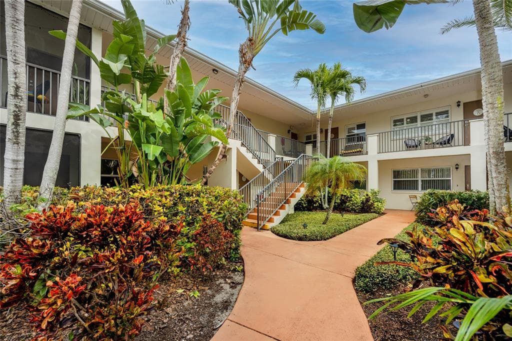 555 3RD STREET N UNIT 2 ST PETERSBURG, FL 33701