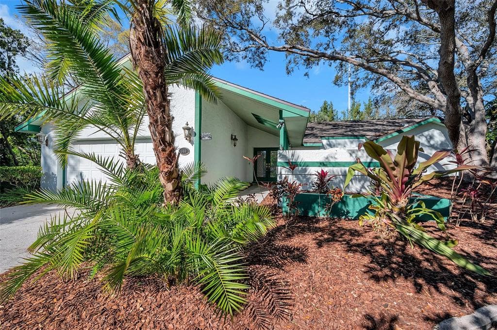 360 FERNSHIRE COURT PALM HARBOR, FL 34683