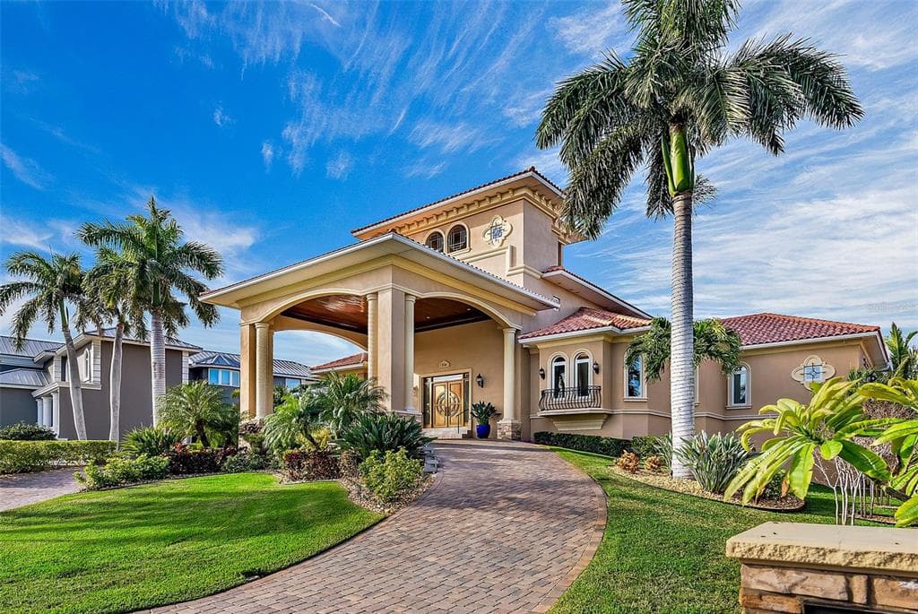 814 COLUMBUS DRIVE