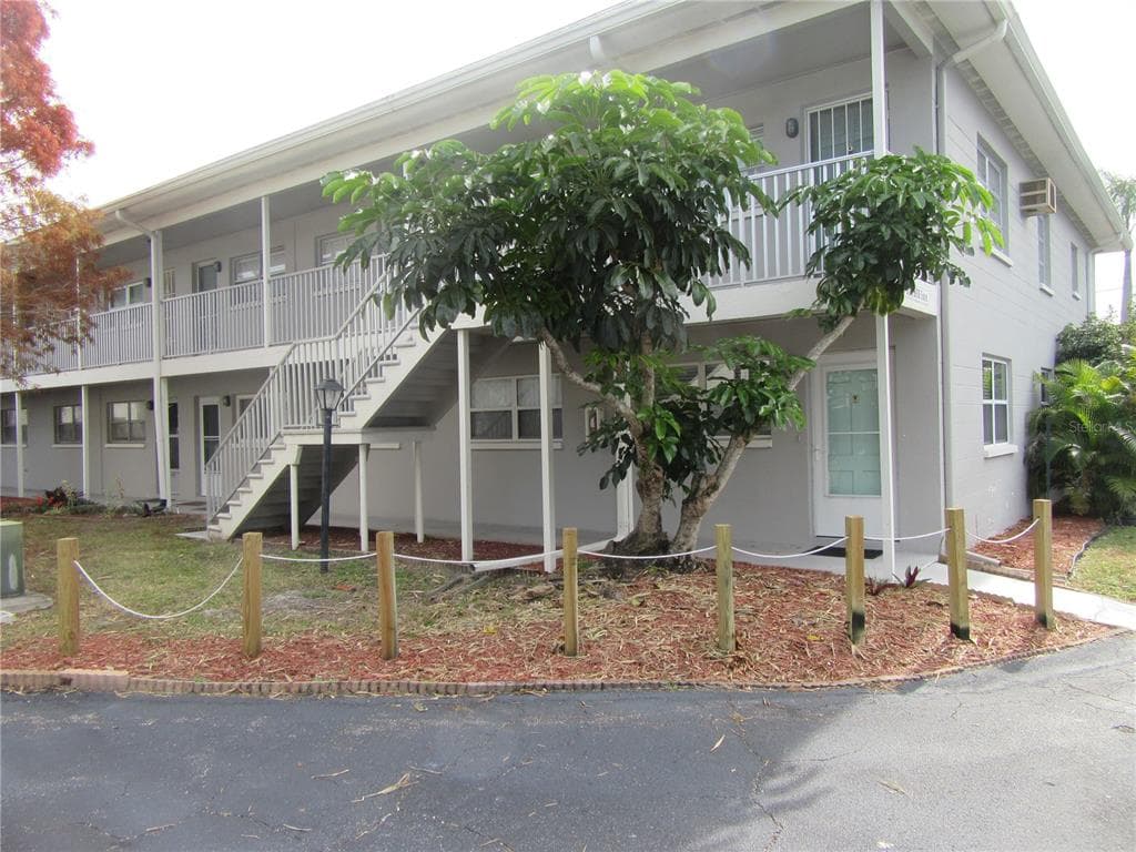 5916 5TH AVENUE N UNIT 6 ST PETERSBURG, FL 33710
