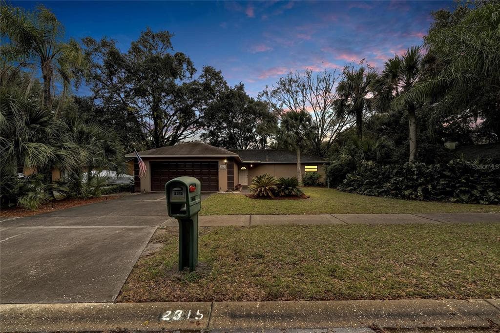 2315 FORREST CREST CIRCLE LUTZ, FL 33549