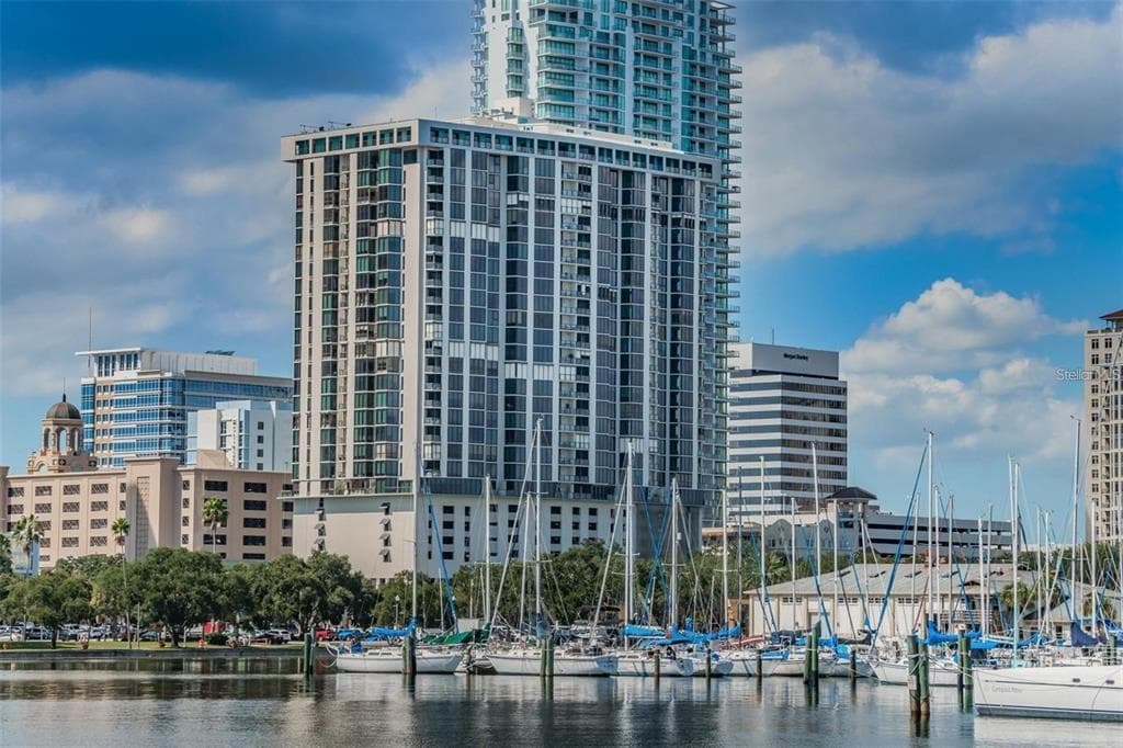 1 BEACH DRIVE SE UNIT 1703