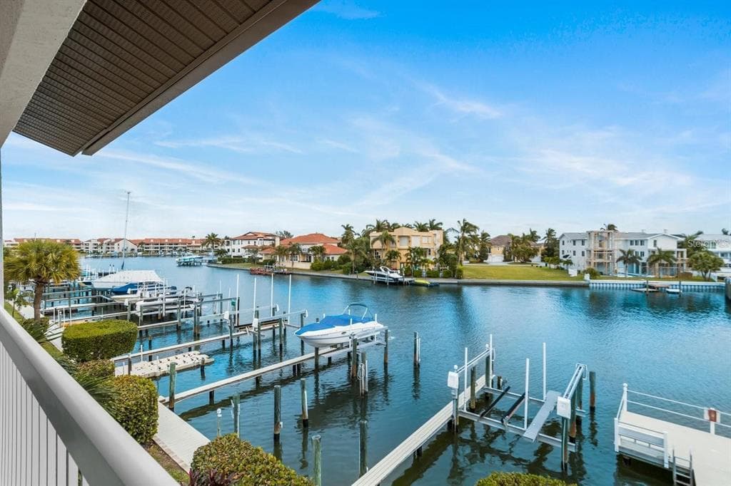 325 MADEIRA CIRCLE TIERRA VERDE, FL 33715
