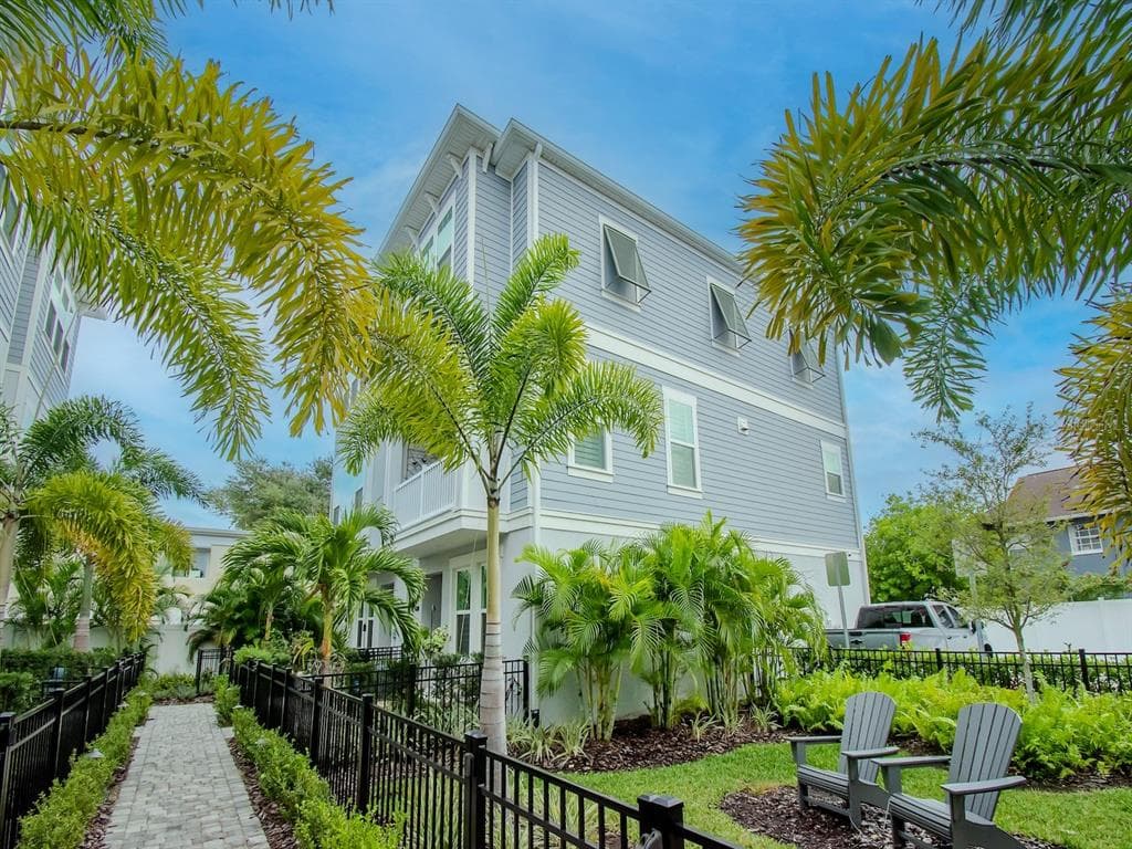 208 S TAMPANIA AVENUE UNIT 2 TAMPA, FL 33609