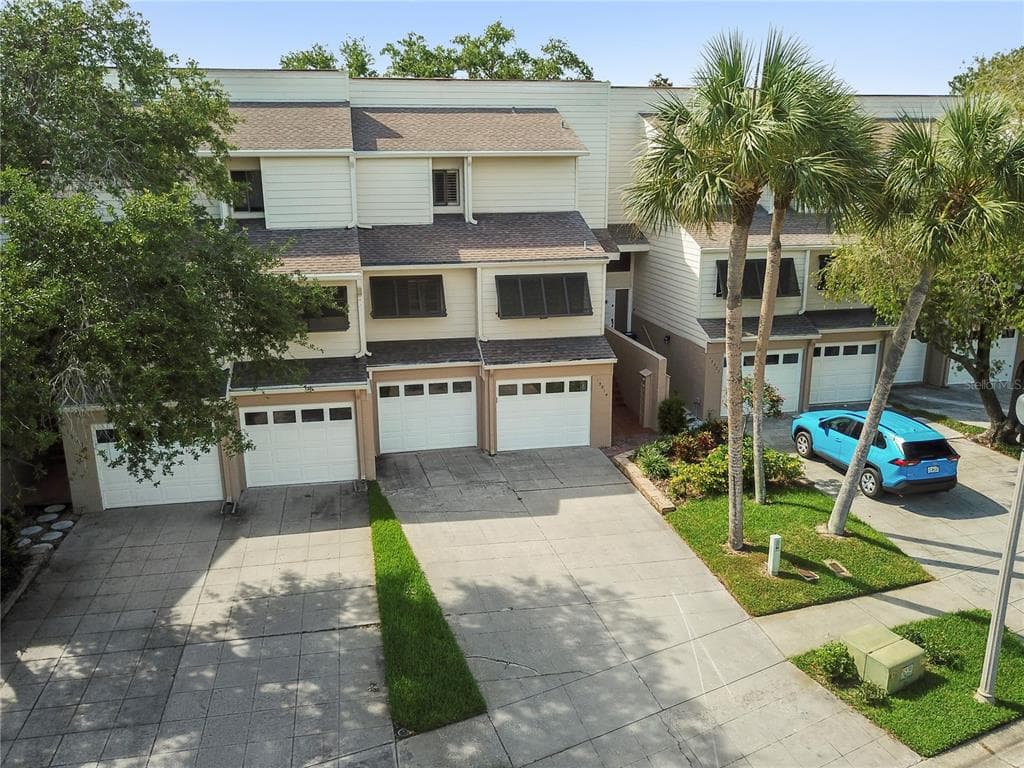 13914 LAKE POINT DRIVE CLEARWATER, FL 33762