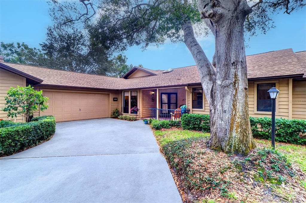 11700 PARKVIEW LANE SEMINOLE, FL 33772