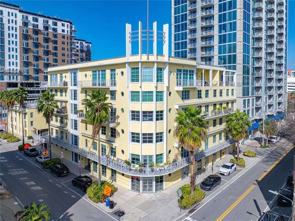 1212 E WHITING STREET UNIT 403