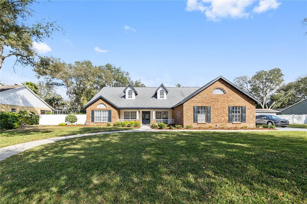 8814 CROSSWOOD COURT