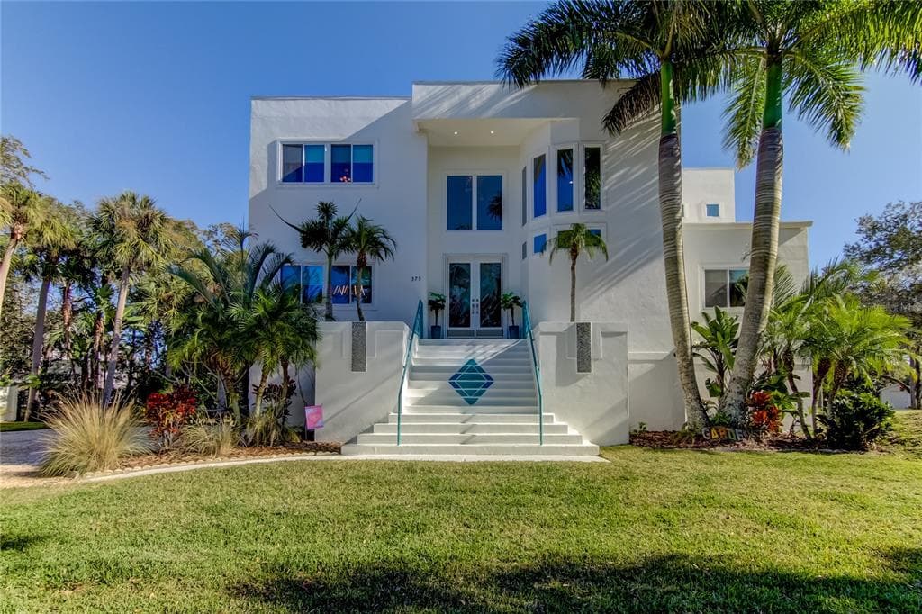 375 WELLINGTON AVENUE