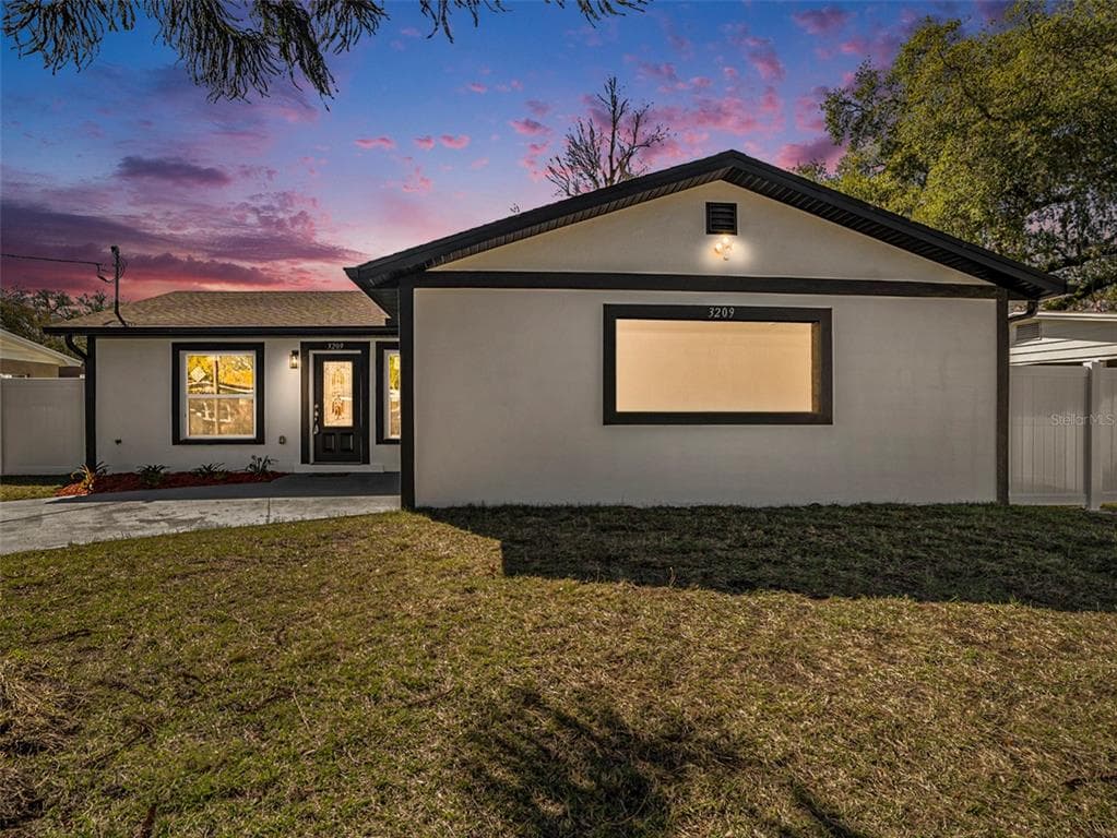 3209 E HANNA AVENUE TAMPA, FL 33610