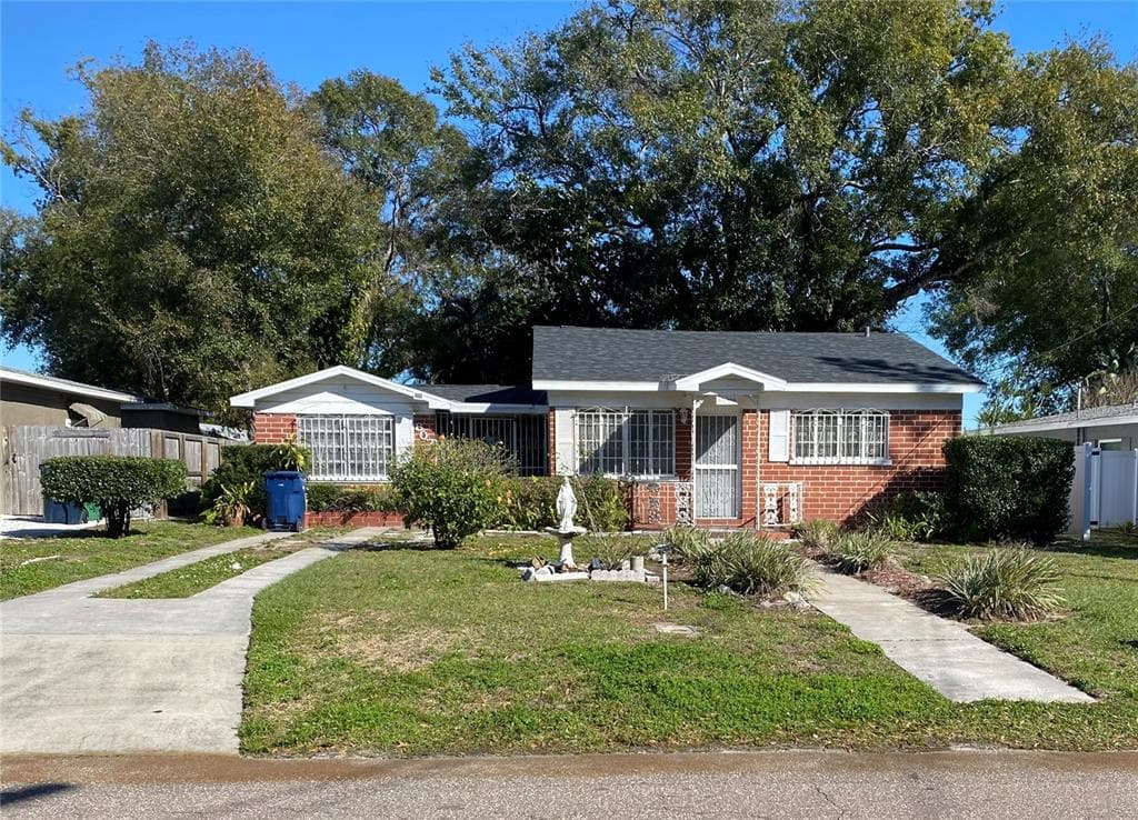 807 N GOMEZ AVENUE