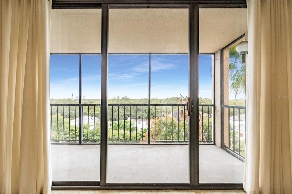 3211 W SWANN AVENUE UNIT 704 TAMPA, FL 33609