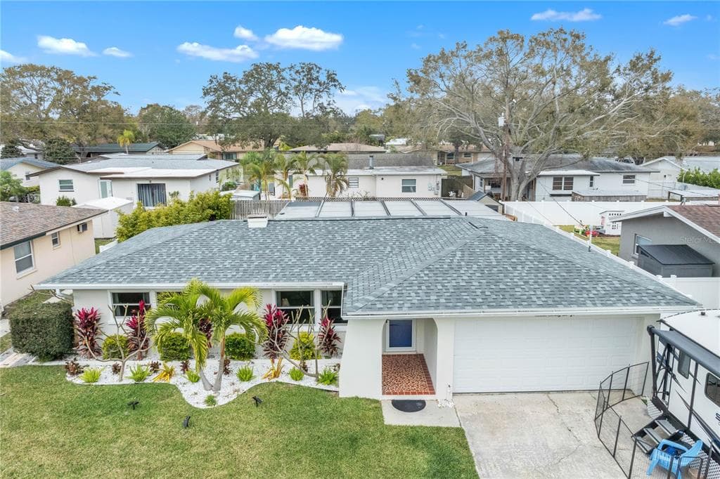 1672 CAMBRIDGE DRIVE