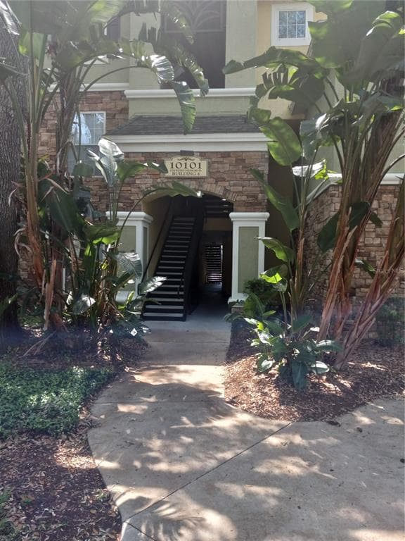 10101 COURTNEY PALMS BOULEVARD UNIT 303 TAMPA, FL 33619
