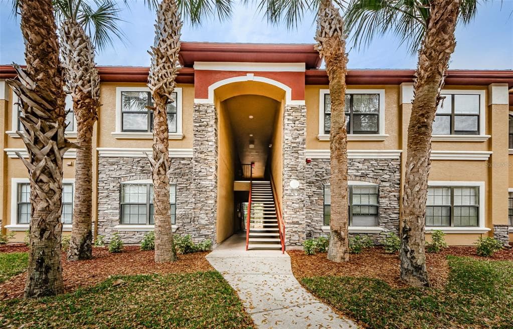 2141 PORTOFINO PLACE UNIT 28-26 PALM HARBOR, FL 34683