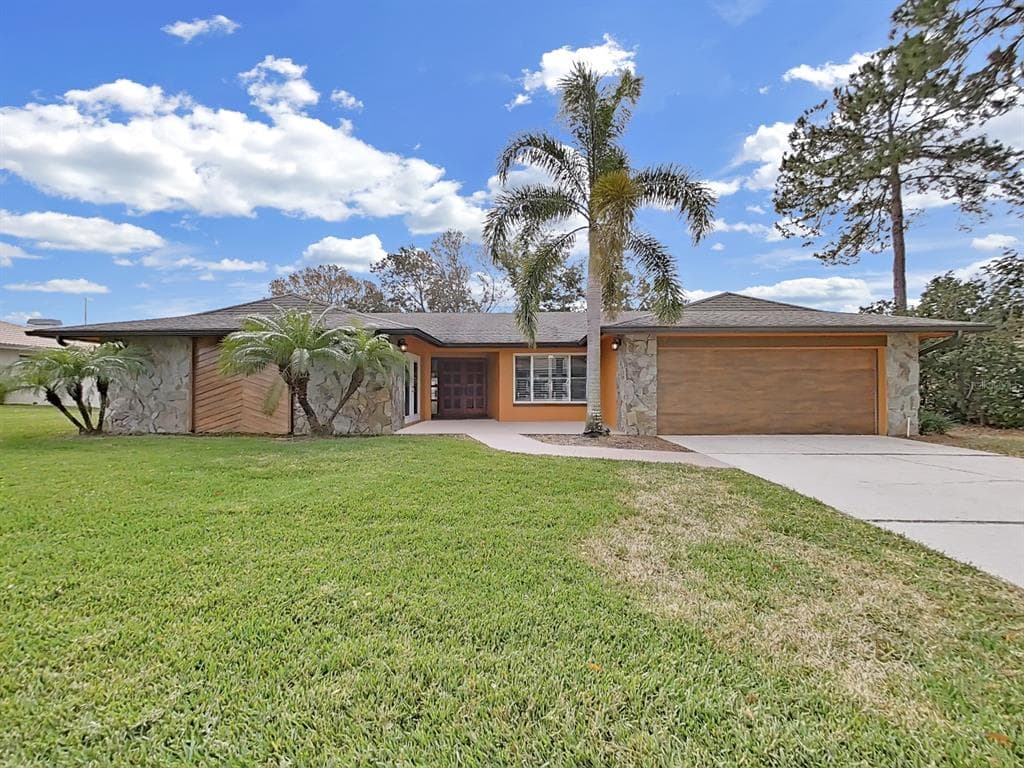 1541 GLEN HOLLOW LANE S
