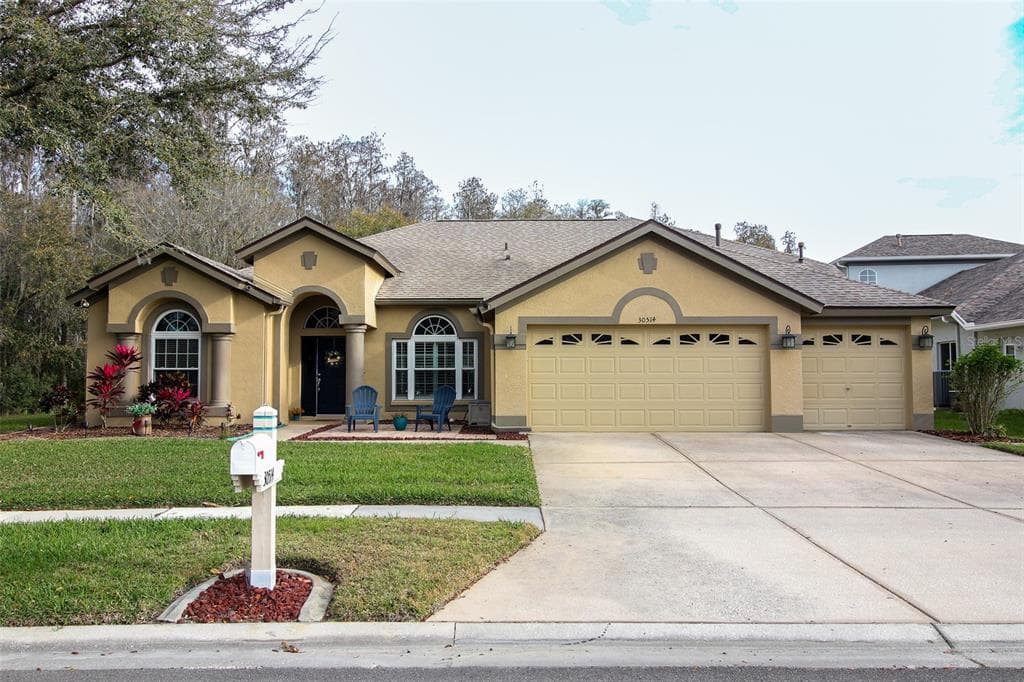 30514 TREYBURN LOOP WESLEY CHAPEL, FL 33543