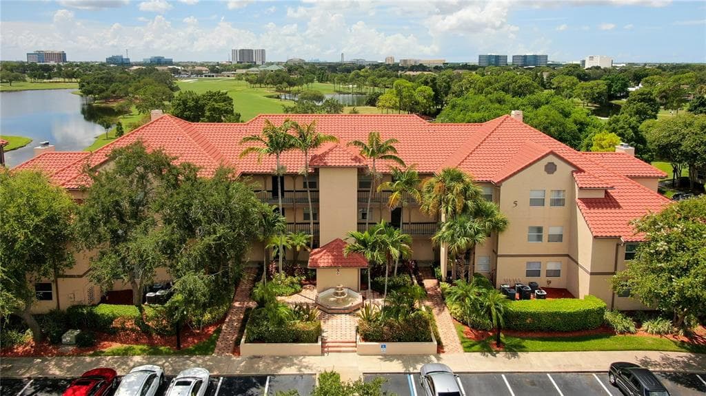 2400 FEATHER SOUND DRIVE UNIT 522 CLEARWATER, FL 33762