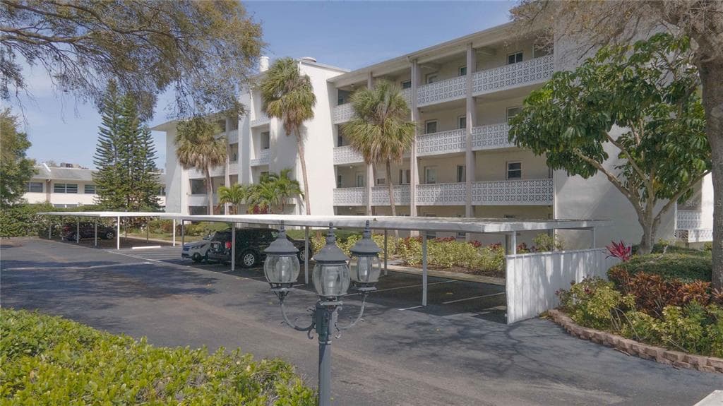 1524 LAKEVIEW ROAD UNIT 103 CLEARWATER, FL 33756
