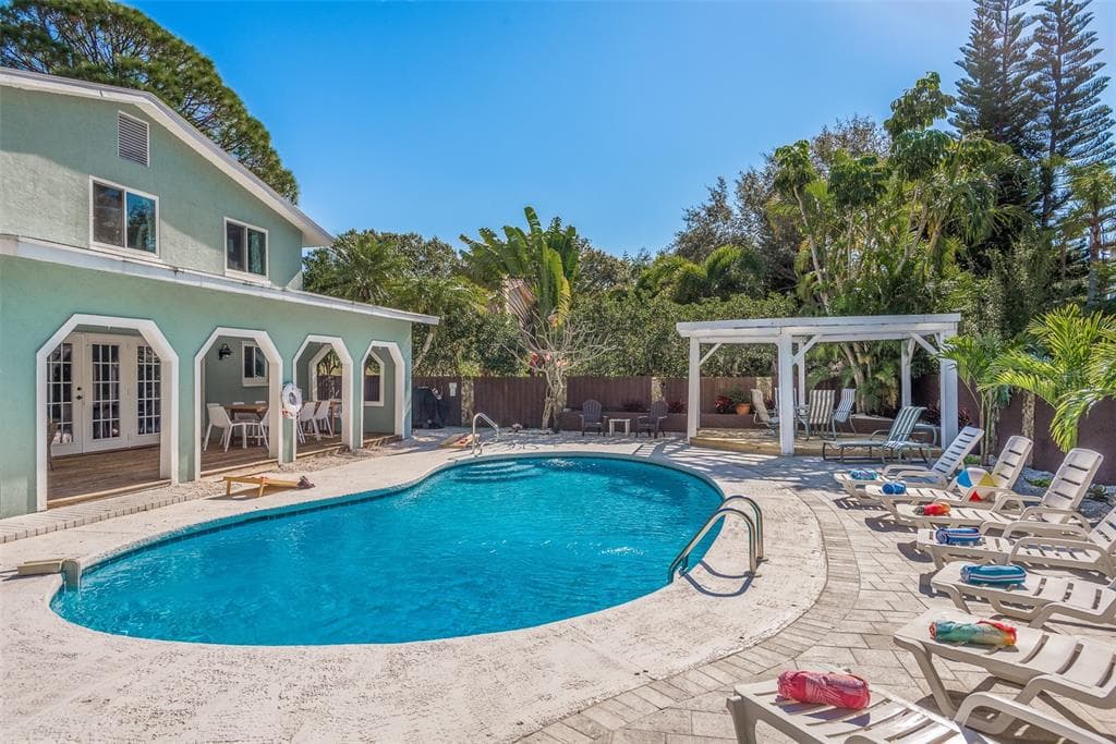 8240 144TH LANE SEMINOLE, FL 33776