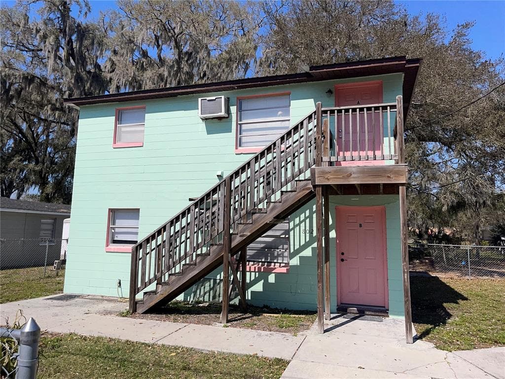 802 W WARREN STREET UNIT A PLANT CITY, FL 33563