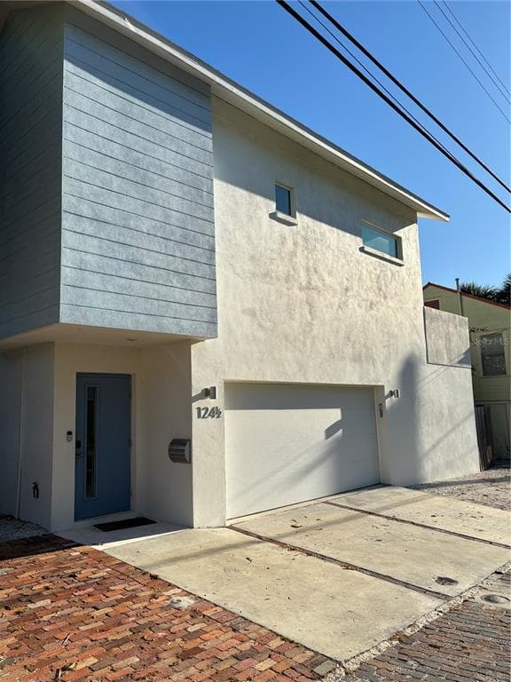 124 1/2 7TH AVENUE N ST PETERSBURG, FL 33701