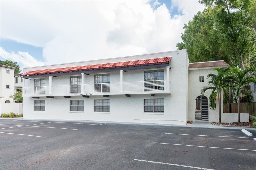 3211 W DE LEON STREET UNIT 17 TAMPA, FL 33609