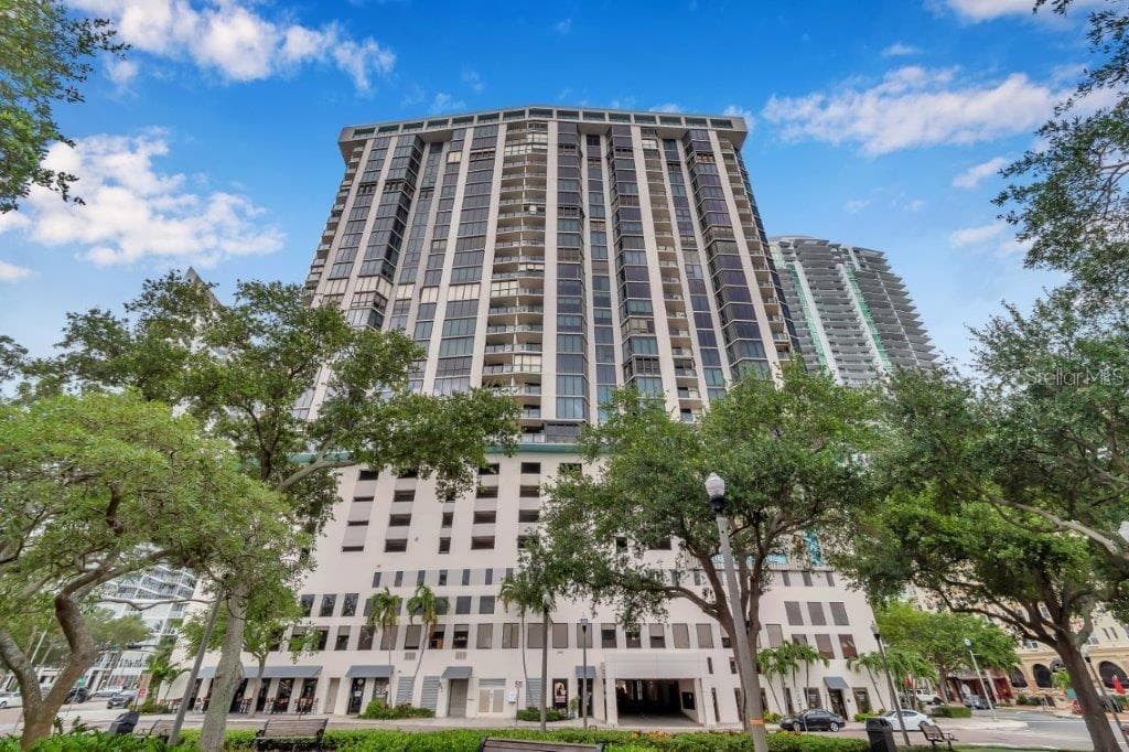 1 BEACH DRIVE SE UNIT 1611 ST PETERSBURG, FL 33701