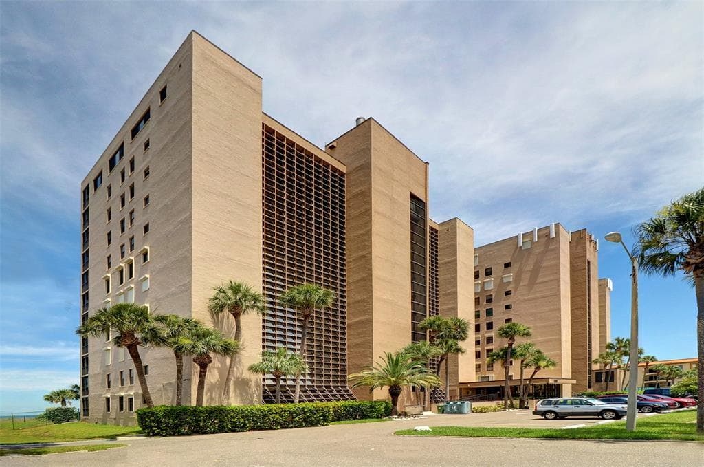 900 GULF BOULEVARD UNIT 302 INDIAN ROCKS BEACH, FL 33785