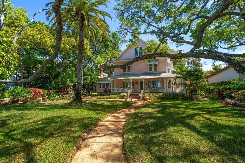 969 VICTORIA DRIVE