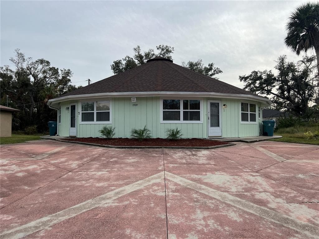 15539 CHAMBERLAIN BOULEVARD PORT CHARLOTTE, FL 33953