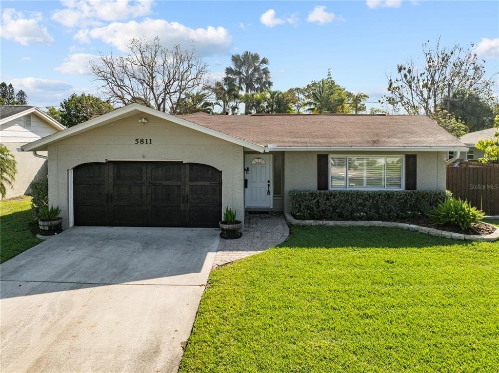 5811 DENVER STREET NE ST PETERSBURG, FL 33703